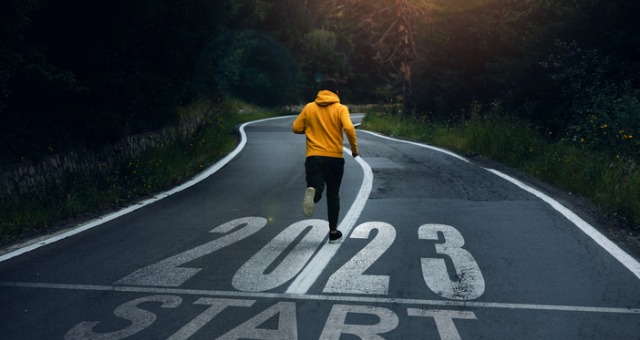 Person running on road with start of 2023 on road